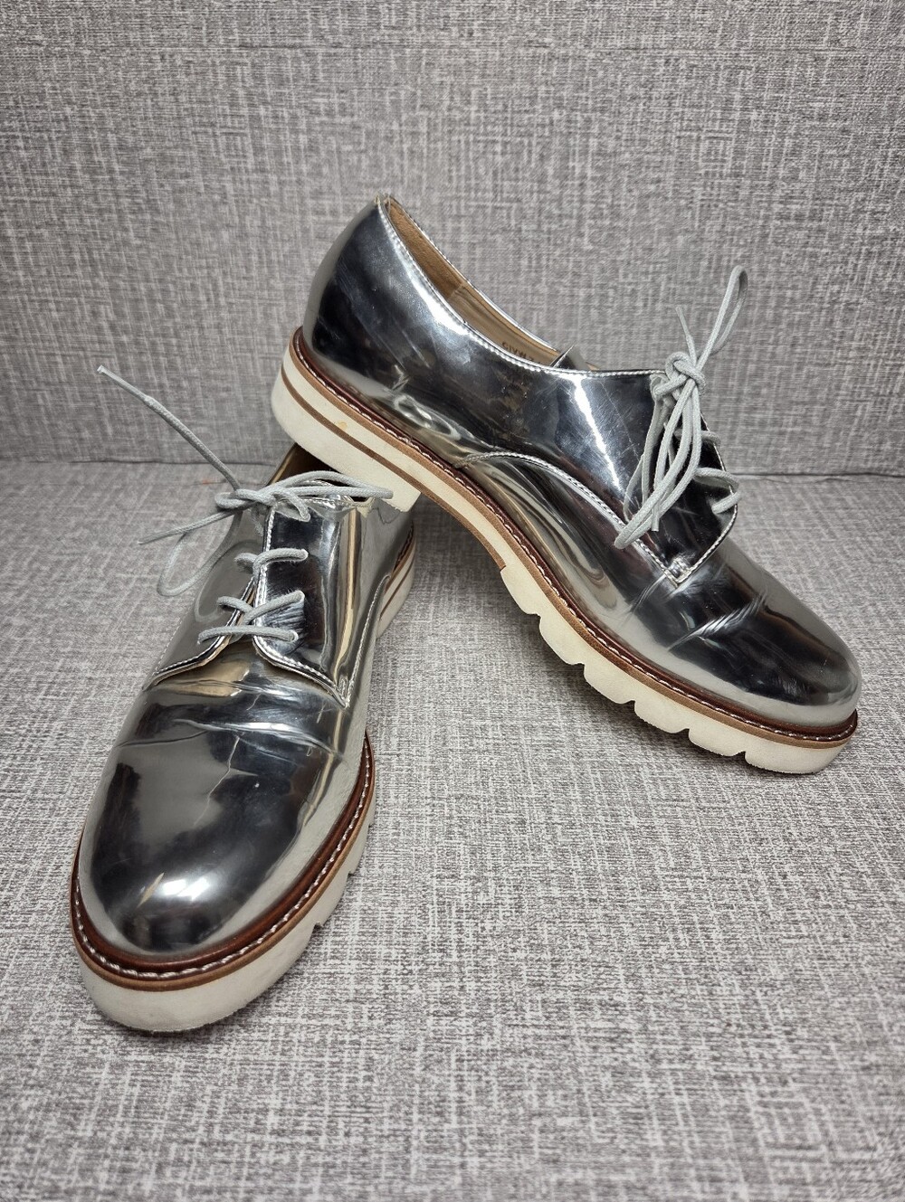 Stuart Weitzman Glass Metro Brogues Silver Leather Oxford Loafers Women's 7